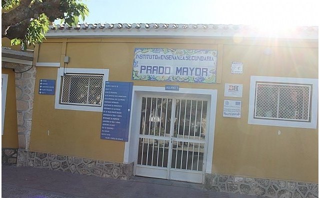 Se insta a la Consejería de Educación a que sustituya el fibrocemento en el IES Prado Mayor durante este verano