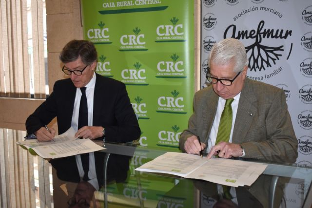 Amefmur y Caja Rural Central renuevan su alianza para impulsar la competitividad de las empresas familiares de la Región
