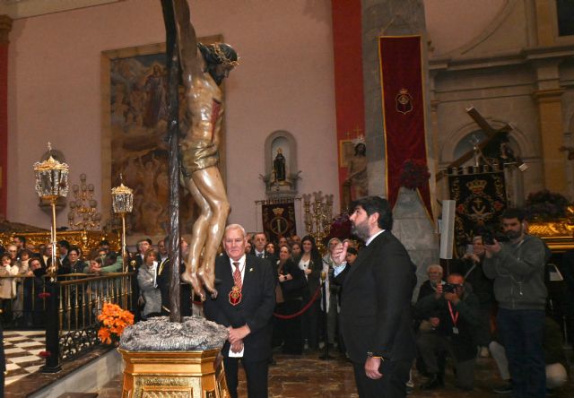 López Miras destaca la restauración del paso del Cristo del Perdón en un Lunes Santo que refleja 'la pasión y la identidad de Murcia'