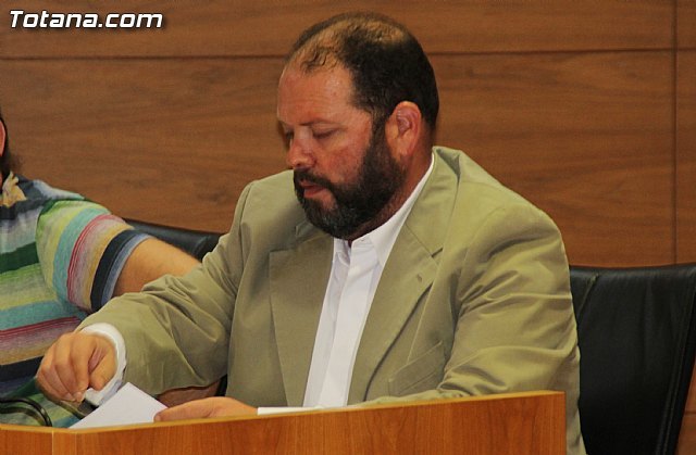 El concejal no adscrito Juan Carlos Carrillo denuncia en el Pleno las zonas de bares conflictivas de nuestro municipio (Audio)