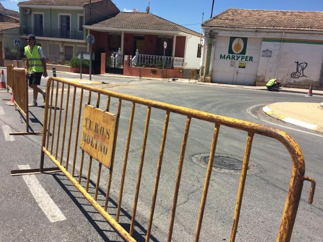 Se acometen obras de ampliación de la red de abastecimiento para solucionar la falta de presión en viviendas de la avda. Santa Eulalia