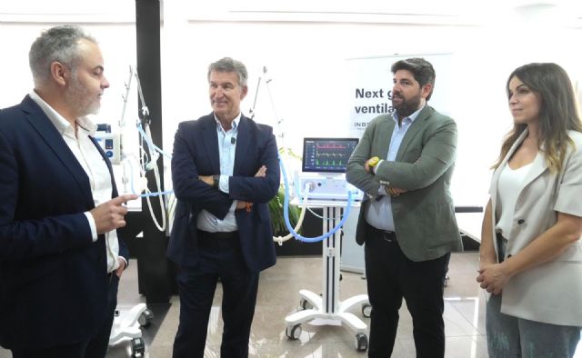 Feijóo, López Miras y Rebeca Pérez visitan la empresa murciana 'Inbentus', referente internacional en fabricación de equipamientos médicos