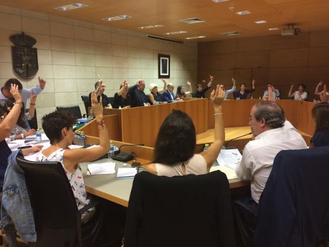 La Corporación municipal apoya las reivindicaciones realizadas por los regantes de Totana