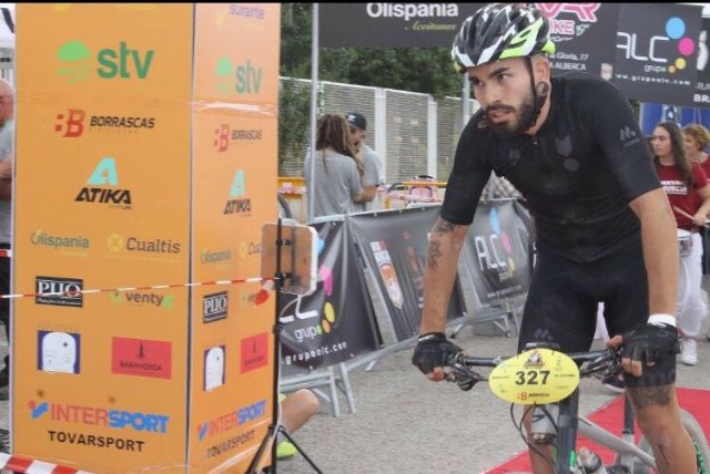 Componentes del club 'La Moustache' participaron este fin de semana en 2 pruebas deportivas de trail runnig y btt