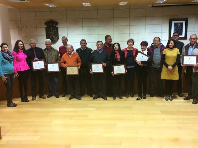 El Ayuntamiento de Totana agradece a los siete funcionarios jubilados esta legislatura su gran vocación de servicio público y su compromiso constante con los ciudadanos en el transcurso de reconocimiento institucional