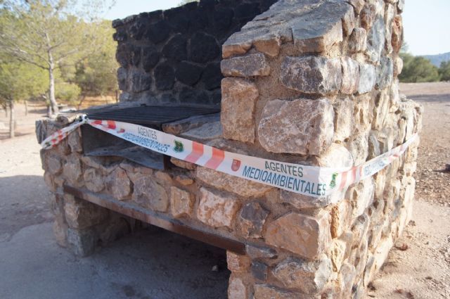 Desde hoy queda terminantemente prohibido realizar fuegos en las barbacoas habilitadas en Sierra Espuña