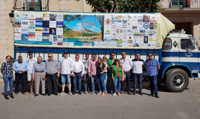 El Ayuntamiento de Totana colabora con el proyecto 'Camioner@s solidarios contra el cáncer. Ruedas movidas por la solidaridad', coincidiendo con su parada técnica en esta localidad