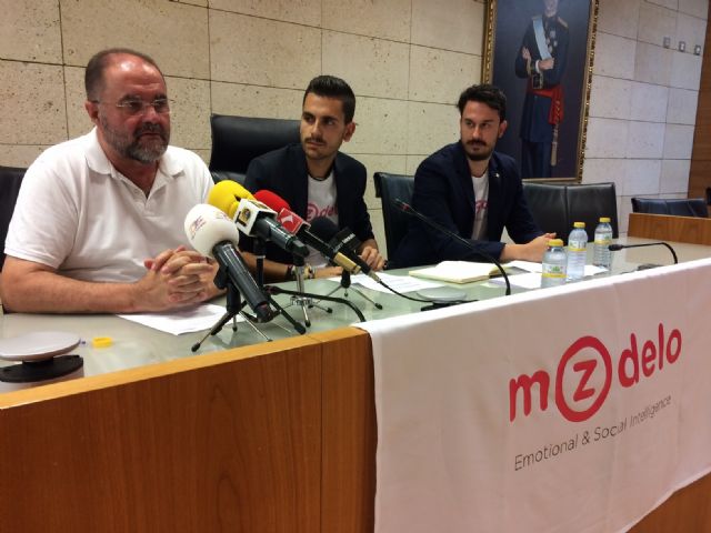 Se realiza una recepción a los maestros totaneros de Educación Primaria que presentaron el Modelo Zeta 'Emotional&Social Intelligence' en el Congreso Internacional de Educación y Aprendizaje en París