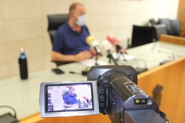 El alcalde solicita una reunión urgente con López Miras
