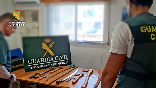 La Guardia Civil detiene a dos delincuentes que se atrincheraron cuando fueron sorprendidos robando en una vivienda de San Javier