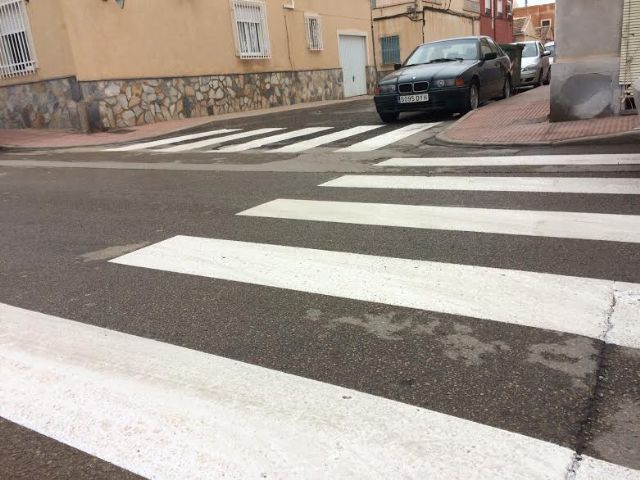 Realizan trabajos de repintado horizontal en varias calles del casco urbano, y en el mobiliario y frontispicio del recinto ferial
