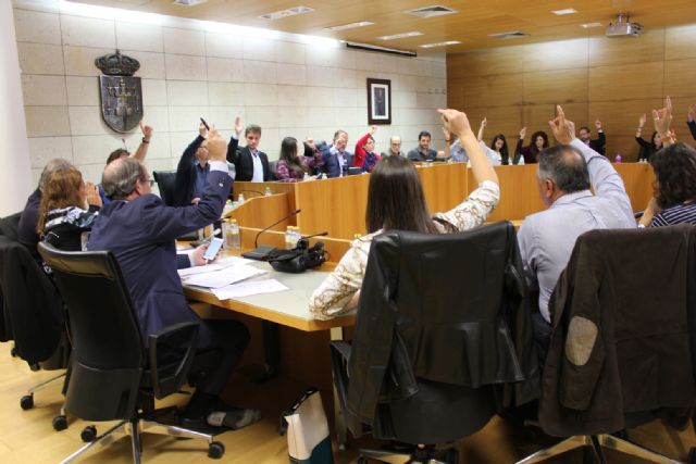 El Pleno acuerda apoyar la propuesta de trazado alternativo para la Línea Aérea de Alta Tensión de la subestación de tracción de Totana Adif, entre otros numerosos asuntos