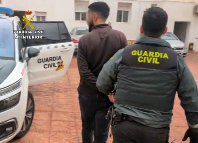 La Guardia Civil detiene a tres experimentados delincuentes por media docena de robos en Totana