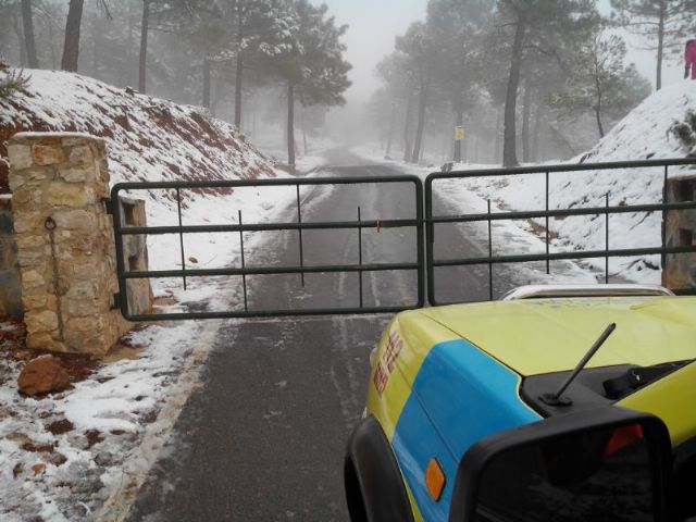 Caen las primeras nieves del 2014 en Sierra Espuña
