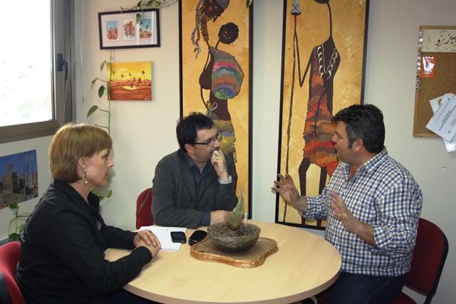 El profesor de la Universidad Carlos III y dirigente de IU, Pedro Chaves Giraldo, visitó Totana