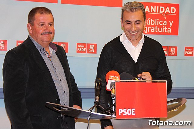 Rueda de prensa en Totana del candidato a las primarias del PSRM-PSOE Roberto García