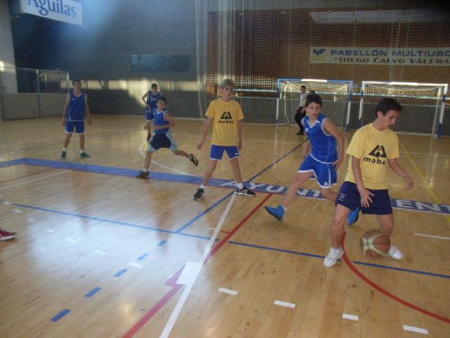 El Colegio Reina Sofia y el IES Juan de la Cierva participaron en la final de la fase intermunicipal de baloncesto y futbol sala de Deporte Escolar