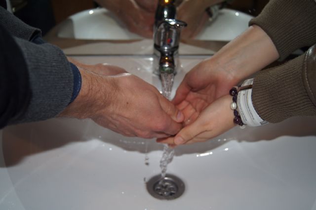 Noventa familias numerosas se benefician de la nueva tarifa reducida del agua de consumo humano
