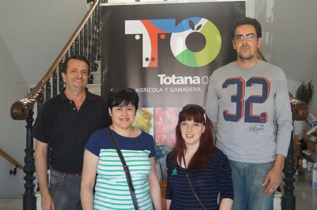 Los ganadores de la 'Ruta de la cuaresma' recogen su premio en productos gastronómicos de Totana