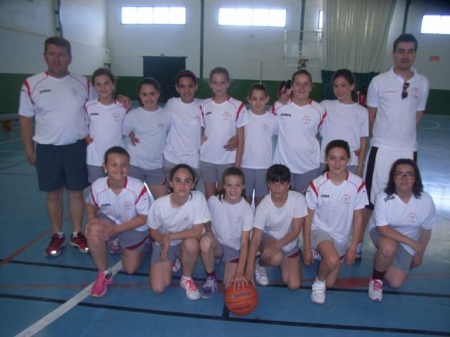 Los colegios 'Reina Sofia' y 'Santa Eulalia' disputaron la final de la fase local de baloncesto alevín femenino de Deporte Escolar