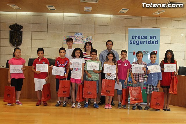 Diez escolares de Totana se hacen con los premios Crece en Seguridad 2014