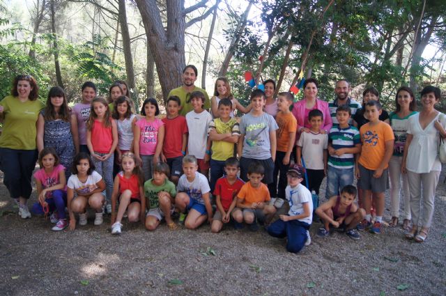 Cerca de una treinta de niños participan en el campamento aula de naturaleza de 'Las Alquerías'
