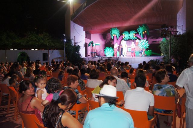 Cerca de 600 personas asisten al musical infantil 'El show de la Pandilla de Drilo. En busca del tesoro perdido'