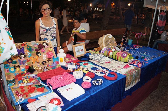 Se inaugura el 'Mercado de Santiago' en el parque municipal con un total de 18 expositores en los que se ofrecen productos artesanos