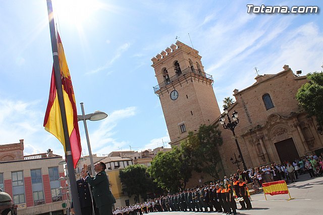 Homenaje a la bandera española con motivo de la festividad del Pilar