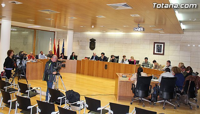 El Pleno acuerda establecer los derechos y obligaciones de la concejal no adscrita en el Reglamento Orgánico del Ayuntamiento de Totana para su participación en los órganos municipales