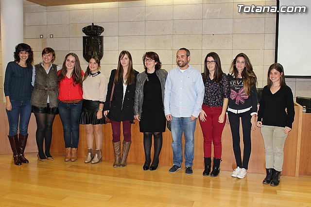 Ocho estudiantes de la Universidad de Murcia firman un convenio de colaboración