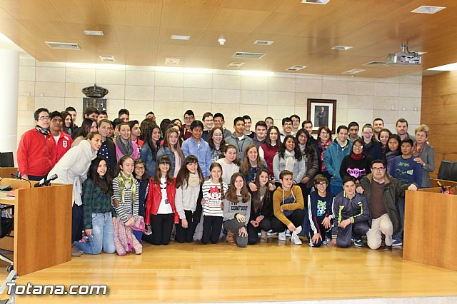 Alumnos de 3° de la ESO del Colegio 'Reina Sofía' celebran un pleno juvenil