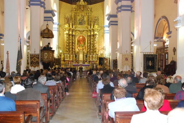 Carmen Navarro Carlos protagoniza el pregón de la Semana Santa en la parroquia de Santiago El Mayor