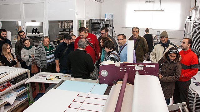 Usuarios y monitores del Centro Ocupacional “José Moya” visitan las instalaciones de MOBEL SPORT