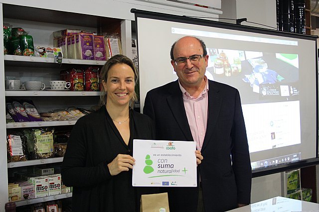 La tienda Bioshop de COATO recibe la autorizacion para el uso de la marca 'Consuma Naturalidad +' de la Fundacion Felix Rodriguez de la Fuente