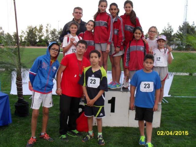Los colegios Reina Sofía y La Cruz participaron en la Final Regional de Atletismo de Deporte Escolar, celebrada en Lorca