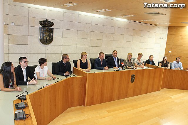 Concejales electos del PSOE y Ganar Totana-IU presentaron el acuerdo programático del gobierno para la legislatura 2015/2019
