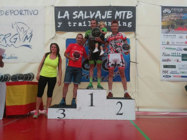 Andrés Plazas, del CC Santa Eulalia, sube al podio como segundo clasificado en la MTB 'La Salvaje'- Vélez Rubio