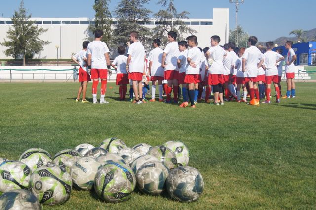Un total de 42 niños participan en el II Campamento de Verano del Real Murcia CF