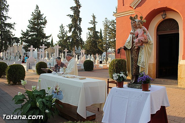 Ayer tuvo lugar la tradicional misa en honor a la Patrona del Cementerio Municipal 'Nuestra Señora del Carmen'