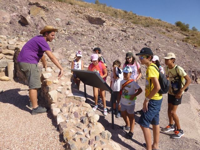 Un total de 11 niños y niñas participan en la 'Semana de la Prehistoria en La Bastida