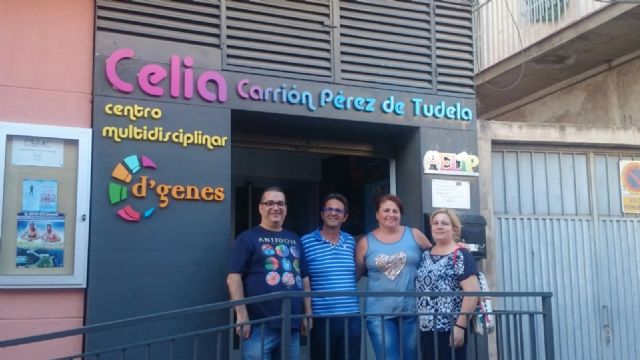 La asociación 'Sense Barreres' de Petrer visita el Centro Multidisciplinar 'Celia Carrión Pérez de Tudela'