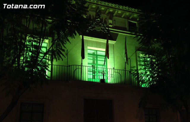 El Ayuntamiento de Totana se iluminó de verde por la #Plenainclusión de las personas con discapacidad intelectual