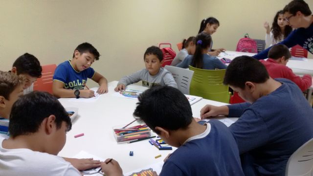 Se pone en marcha el aula de ocio y apoyo escolar en las viviendas sociales de c/ Argentina