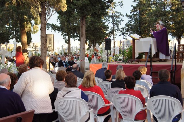 Autoridades municipales asisten a la tradicional 'Misa de Ánimas' 2015