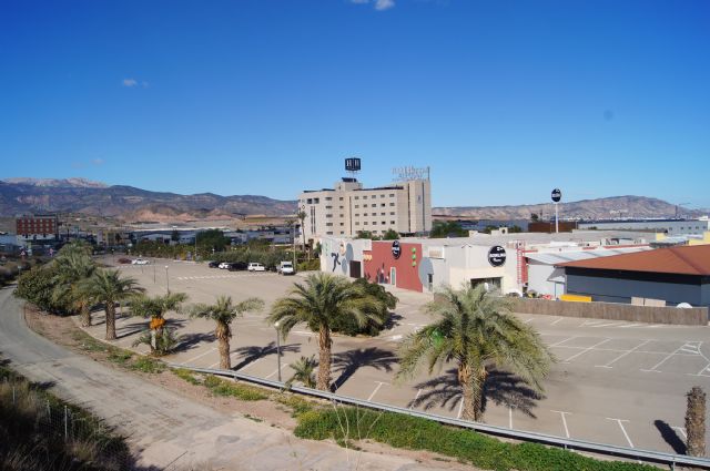 El Ayuntamiento va a solicitar a la Comunidad Autónoma la instalación de una ITV en el polígono industrial 'El Saladar'