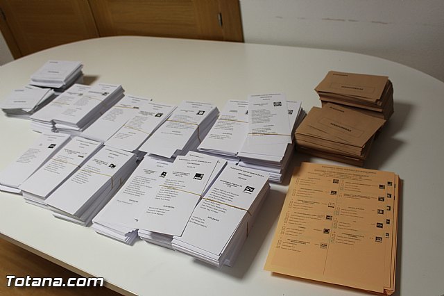 La jornada electoral se desarrolla con total normalidad en Totana, en la que se registró una participación del 70,93%