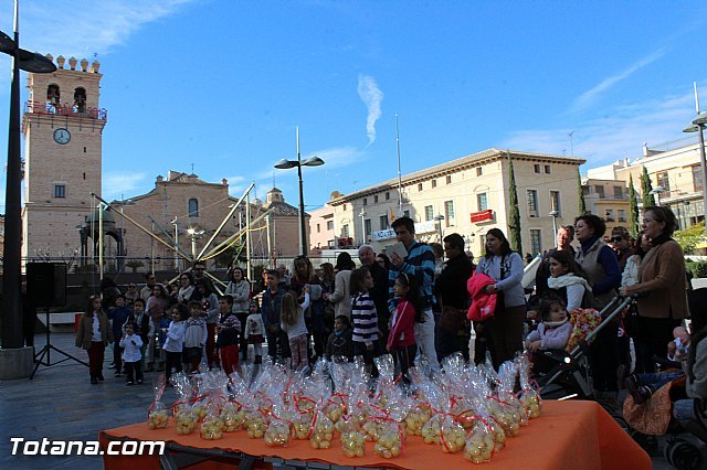 Se celebra la actividad 'Mañana Vieja' en la plaza Balsa Vieja, por vez primera