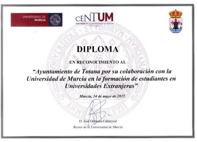 La Universidad de Murcia reconoce al Ayuntamiento de Totana por su apoyo en la formación de estudiantes en universidades extranjeras