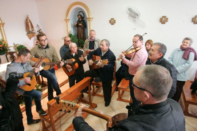 Autoridades municipales asisten a la celebración del Canto de Ánimas en honor a San Fulgencio en El Raiguero Bajo